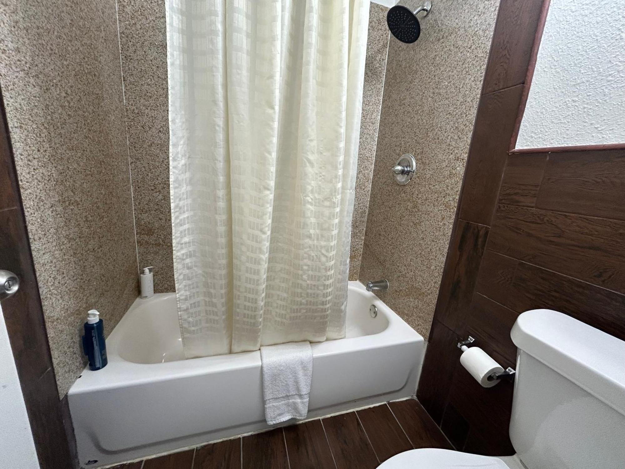 Quest Inn Вітерфорд Екстер'єр фото