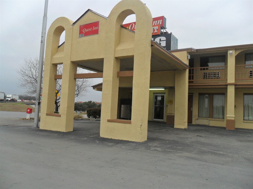 Quest Inn Вітерфорд Екстер'єр фото