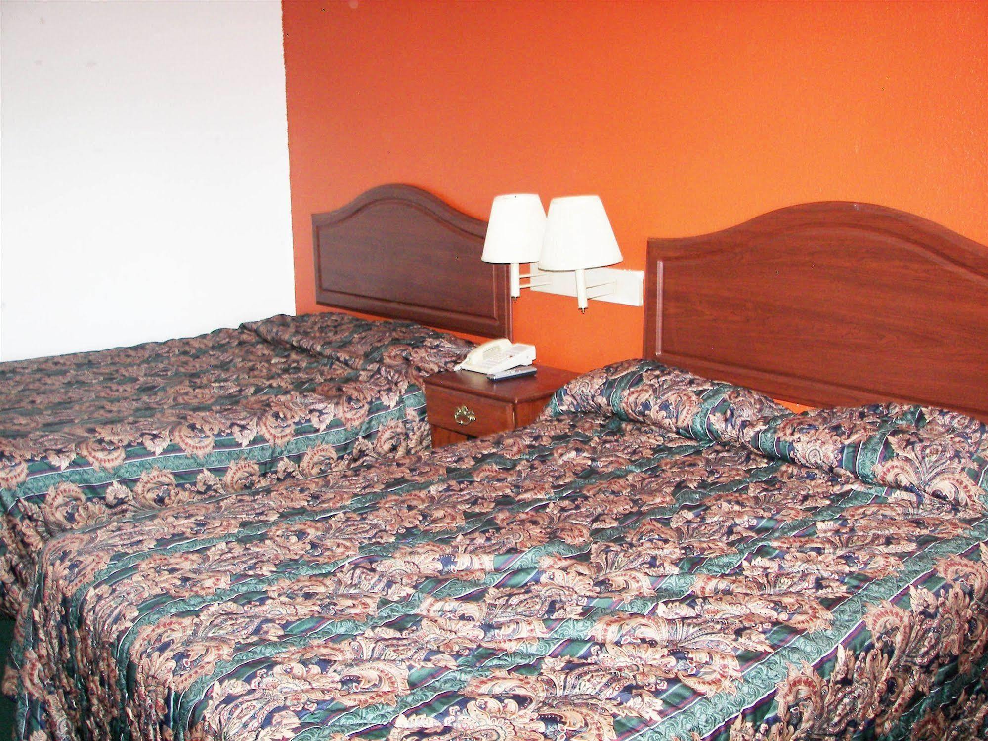 Quest Inn Вітерфорд Екстер'єр фото