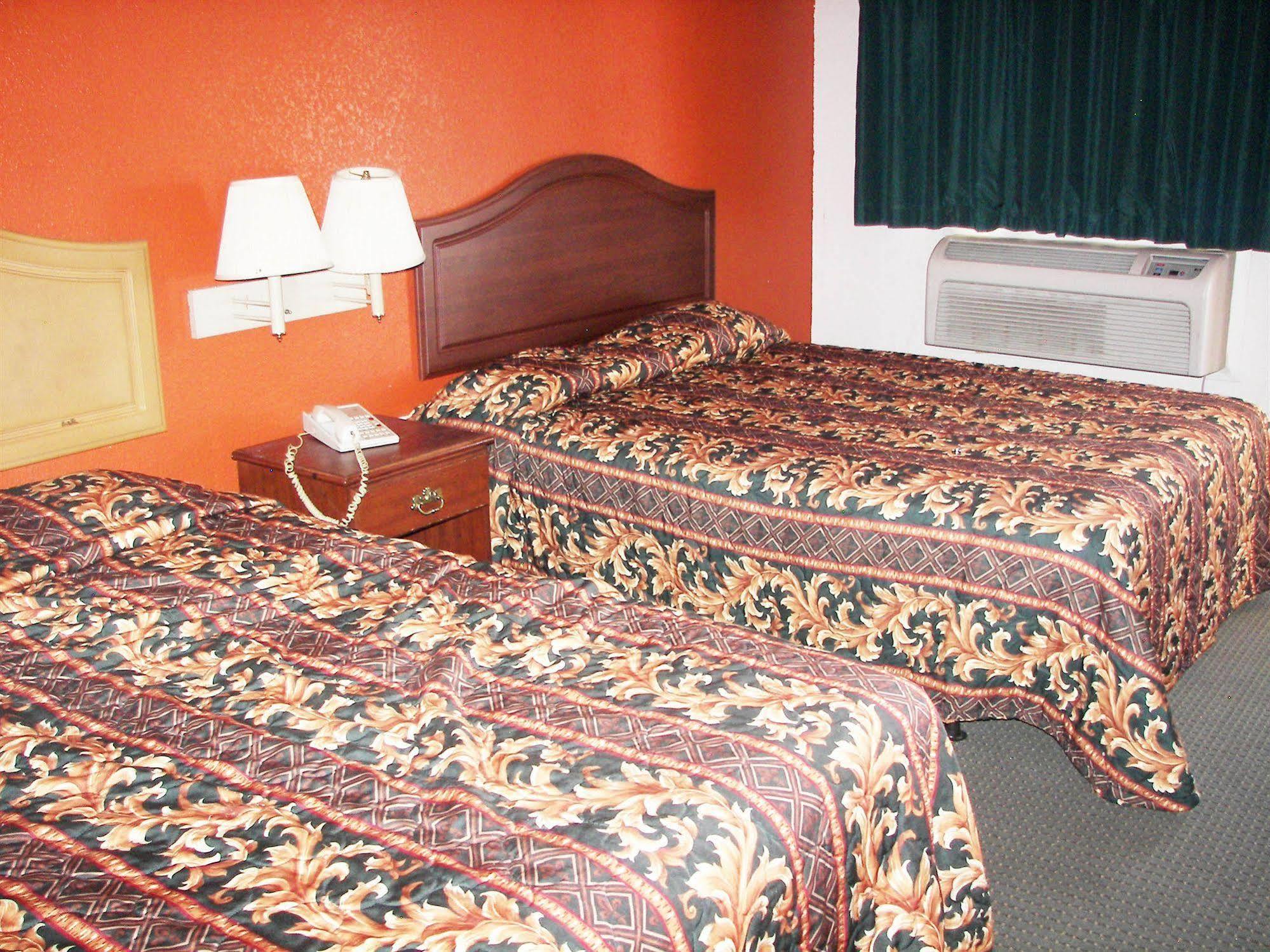 Quest Inn Вітерфорд Екстер'єр фото